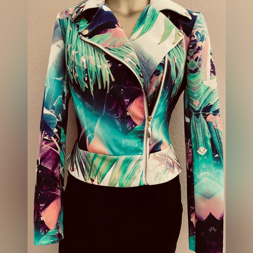 Jennifer Lopez Vibrant Tropical  Jacket .